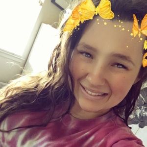 Meet your Posher, Caitlin